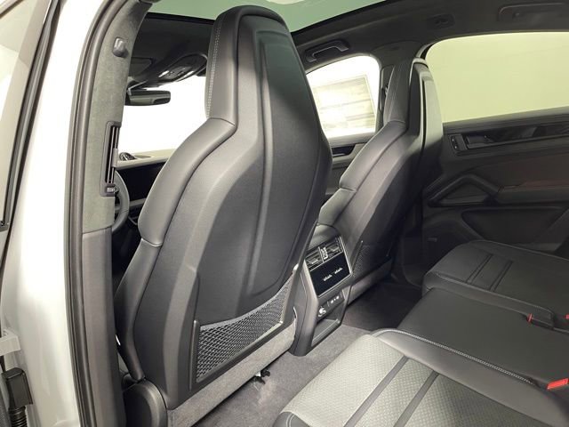 New 2026 Porsche Cayenne GTS image 28