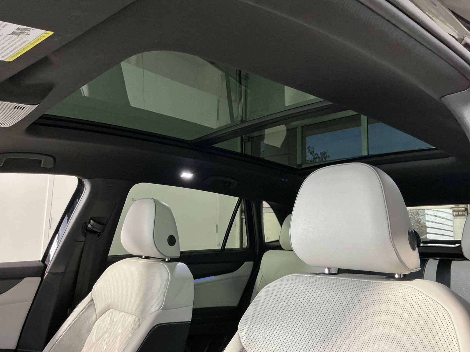 Used 2024 Volkswagen Atlas Cross Sport SEL Premium R-Line image 23