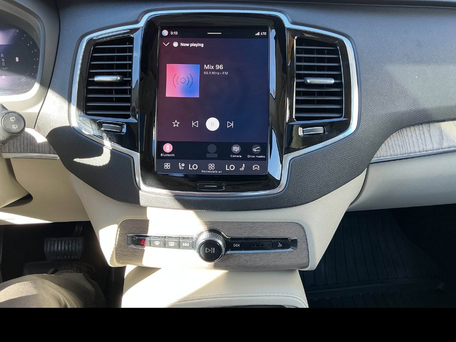 Certified 2023 Volvo XC90 B6 Plus w/ Protection Package Premier AWD/4WD image 18