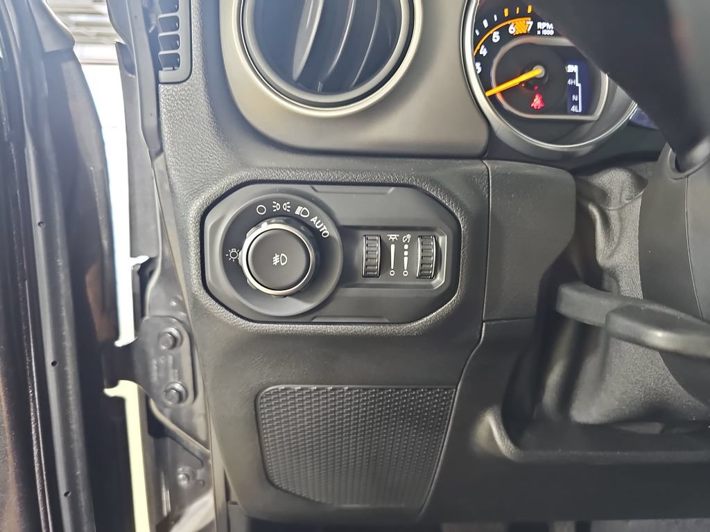 Used 2018 Jeep Wrangler Unlimited Sport S AWD/4WD image 30