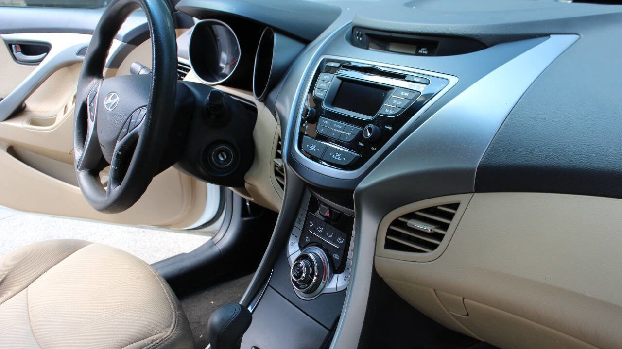 Used 2013 Hyundai Elantra GLS w/ Preferred Pkg image 17