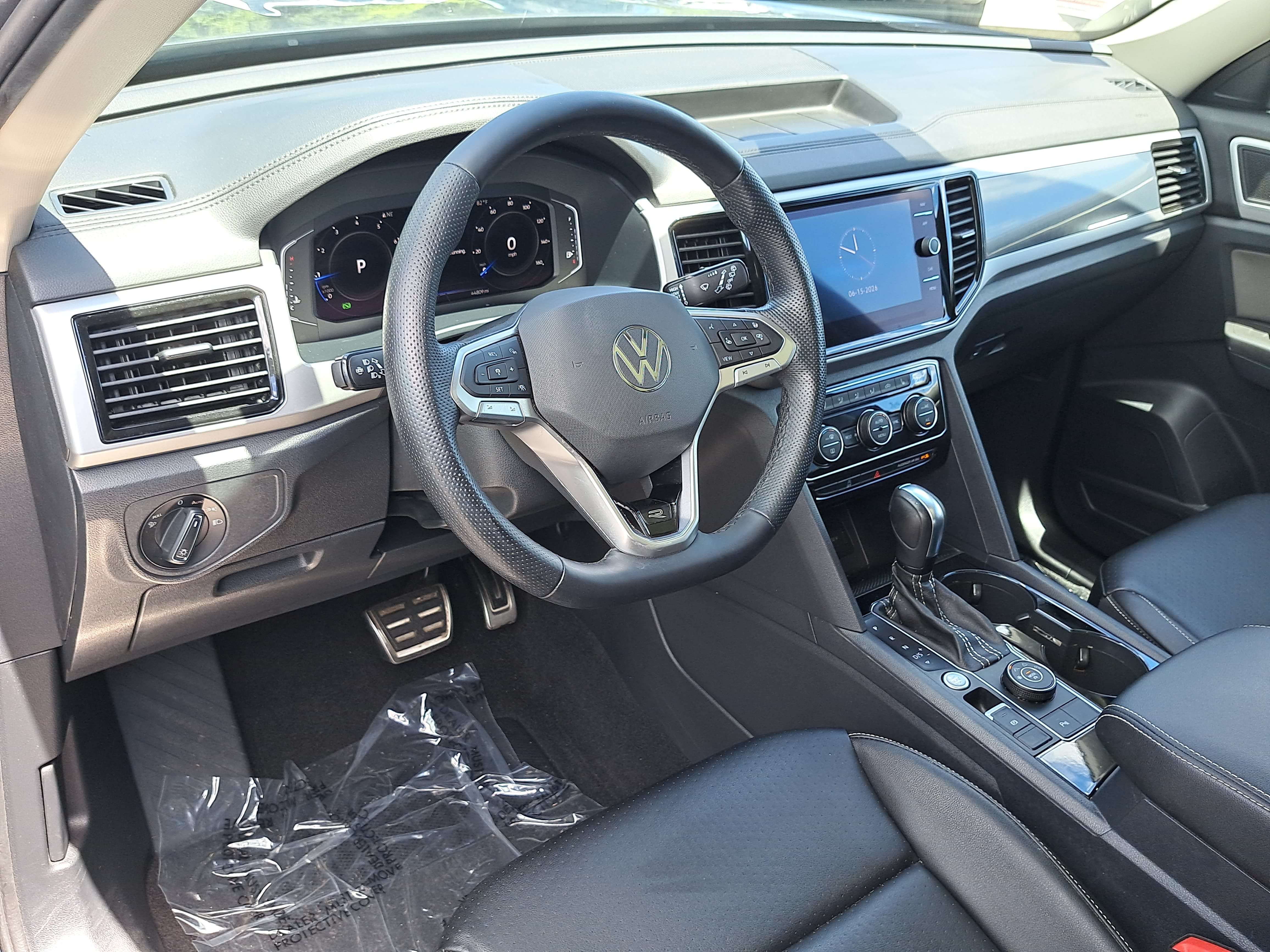 Certified 2022 Volkswagen Atlas SEL R-Line AWD/4WD image 17
