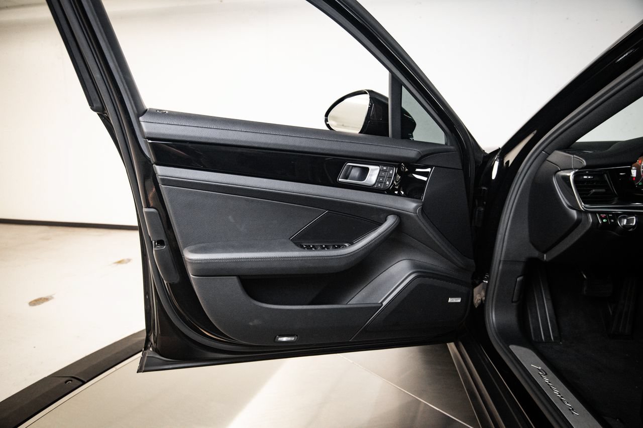 Certified 2023 Porsche Panamera image 23