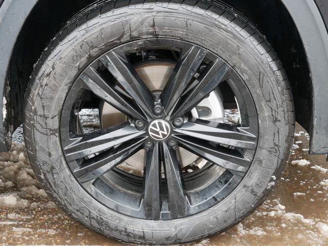 Certified 2023 Volkswagen Atlas Cross Sport SEL R-Line image 9