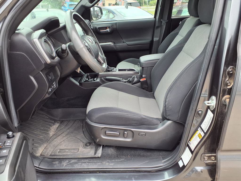 Used 2023 Toyota Tacoma TRD Off-Road w/ Technology Package AWD/4WD image 18