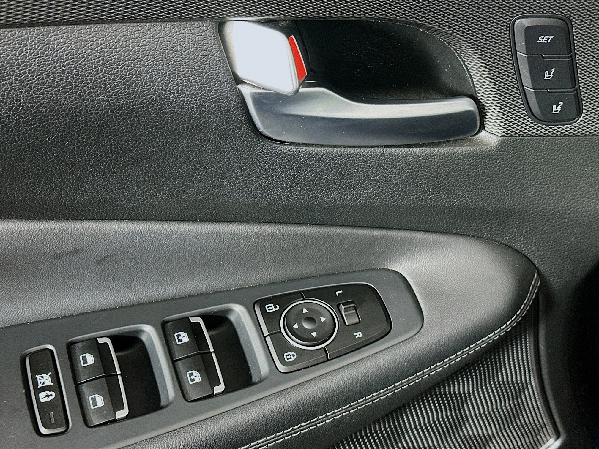 Used 2020 Hyundai Santa Fe Limited FWD image 15