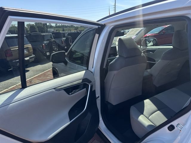 Used 2020 Toyota RAV4 Limited FWD image 27
