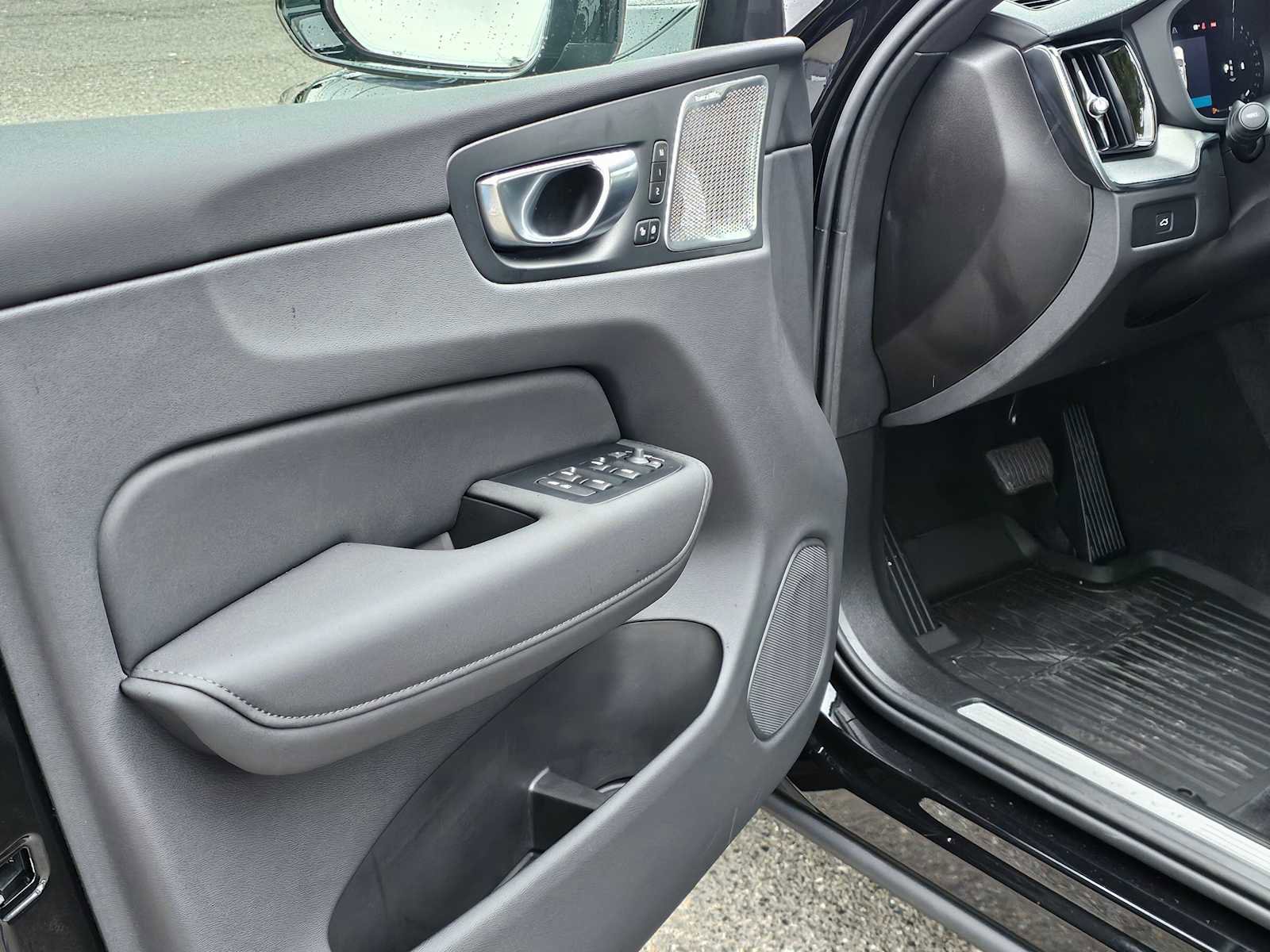 New 2026 Volvo XC60 B5 Ultra w/ Protection Package Premier image 20
