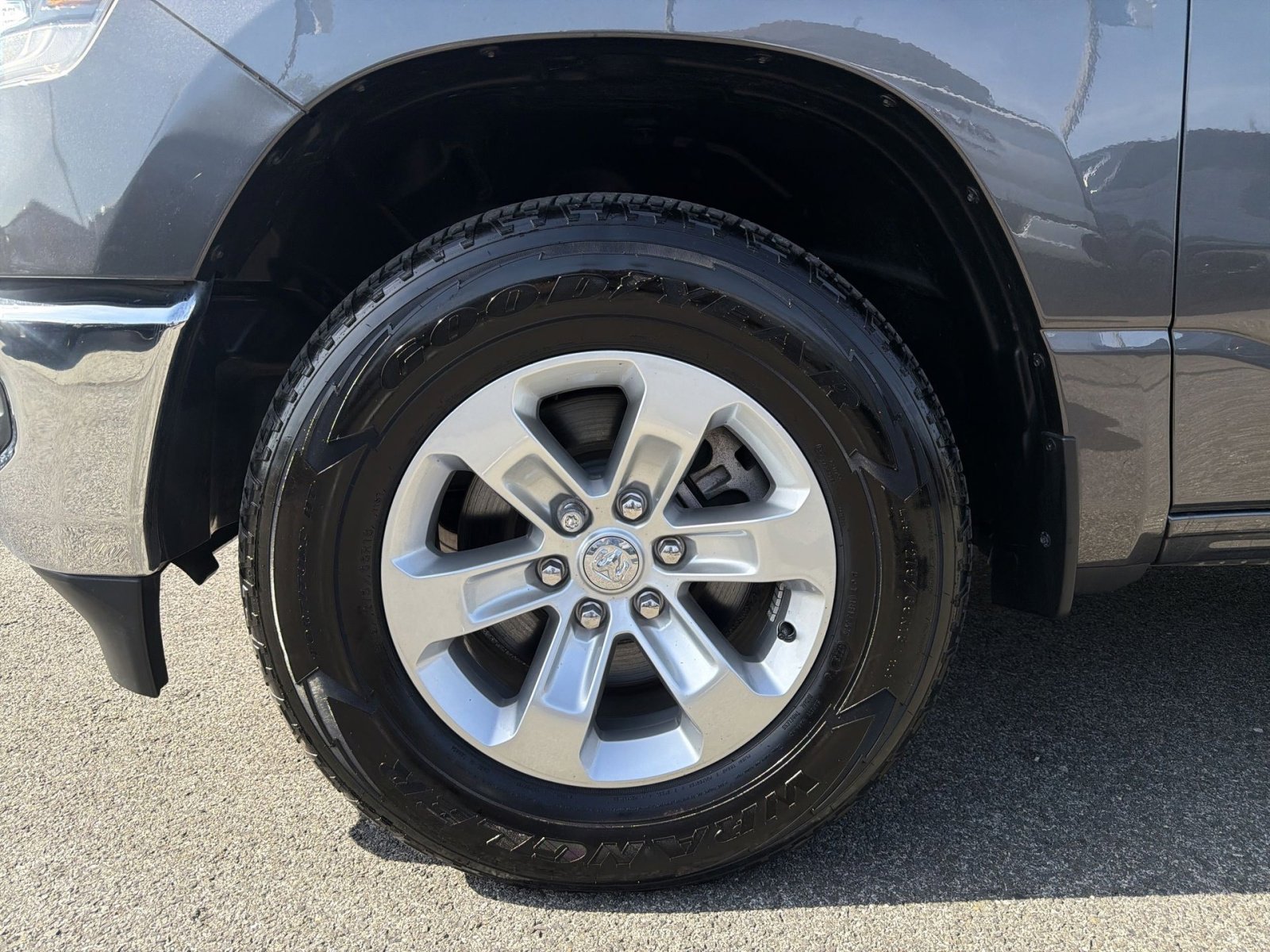 Used 2024 RAM 1500 Laramie image 12