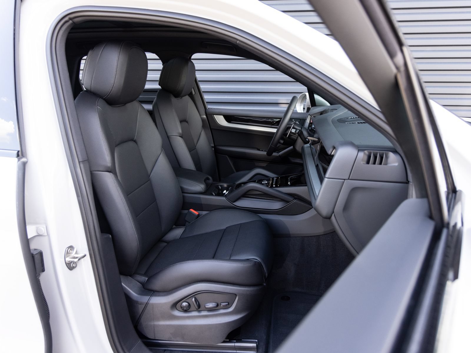 New 2026 Porsche Cayenne AWD/4WD image 32