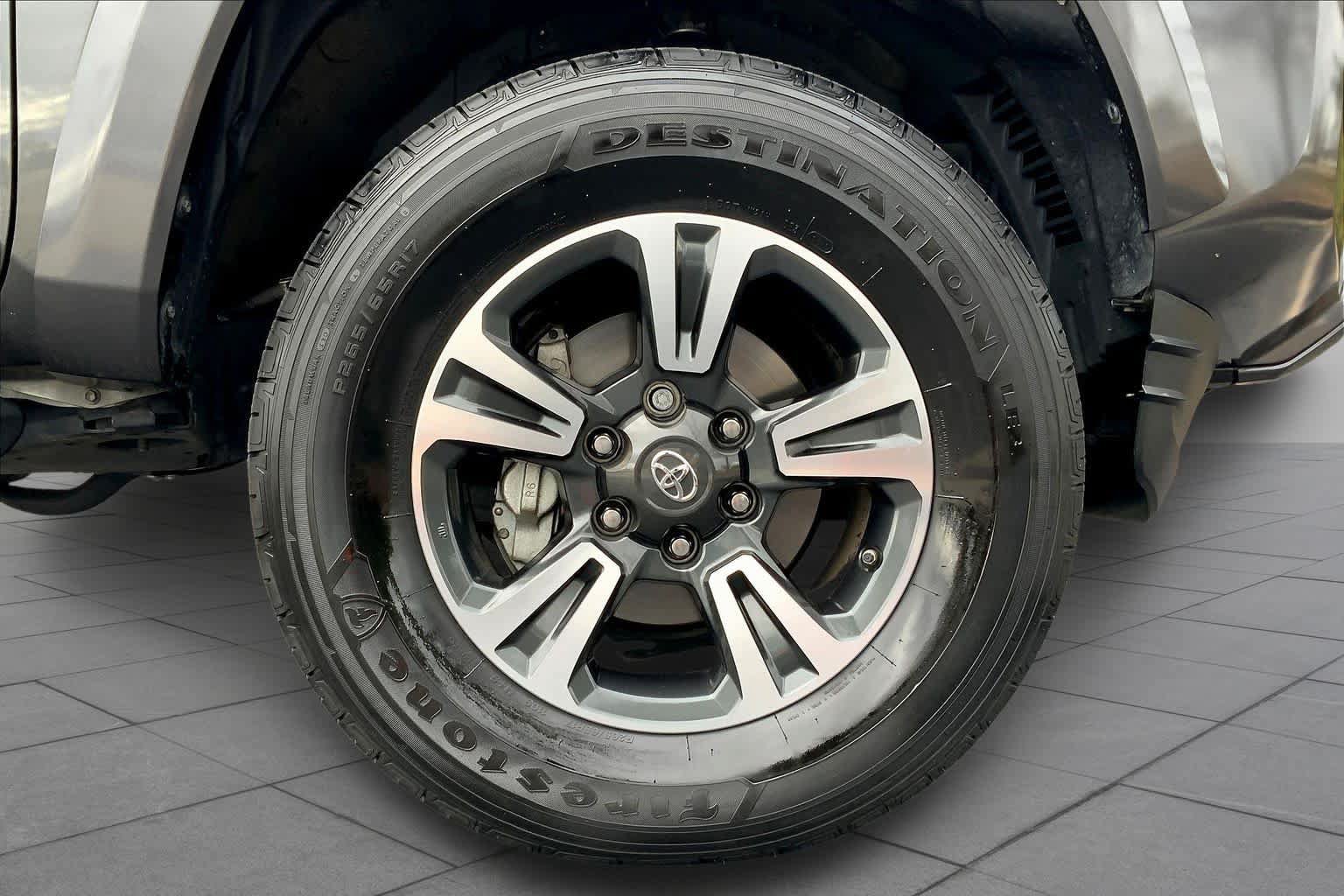 Used 2019 Toyota Tacoma TRD Sport w/ TRD Premium Sport Package RWD image 11