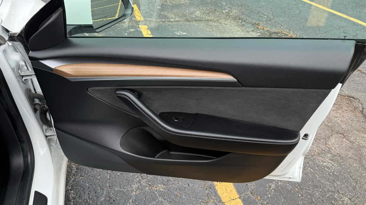 Used 2021 Tesla Model 3 Standard Range Plus image 22