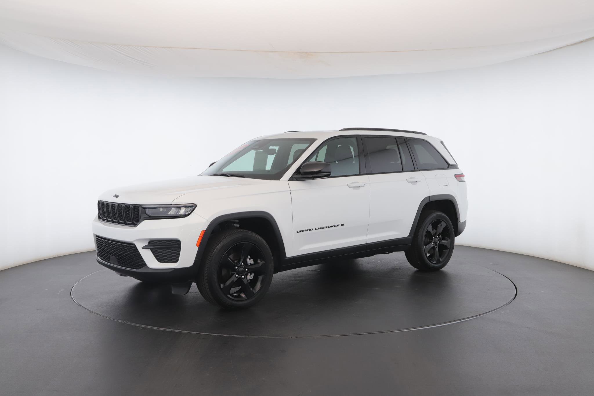 Used 2024 Jeep Grand Cherokee Altitude image 42