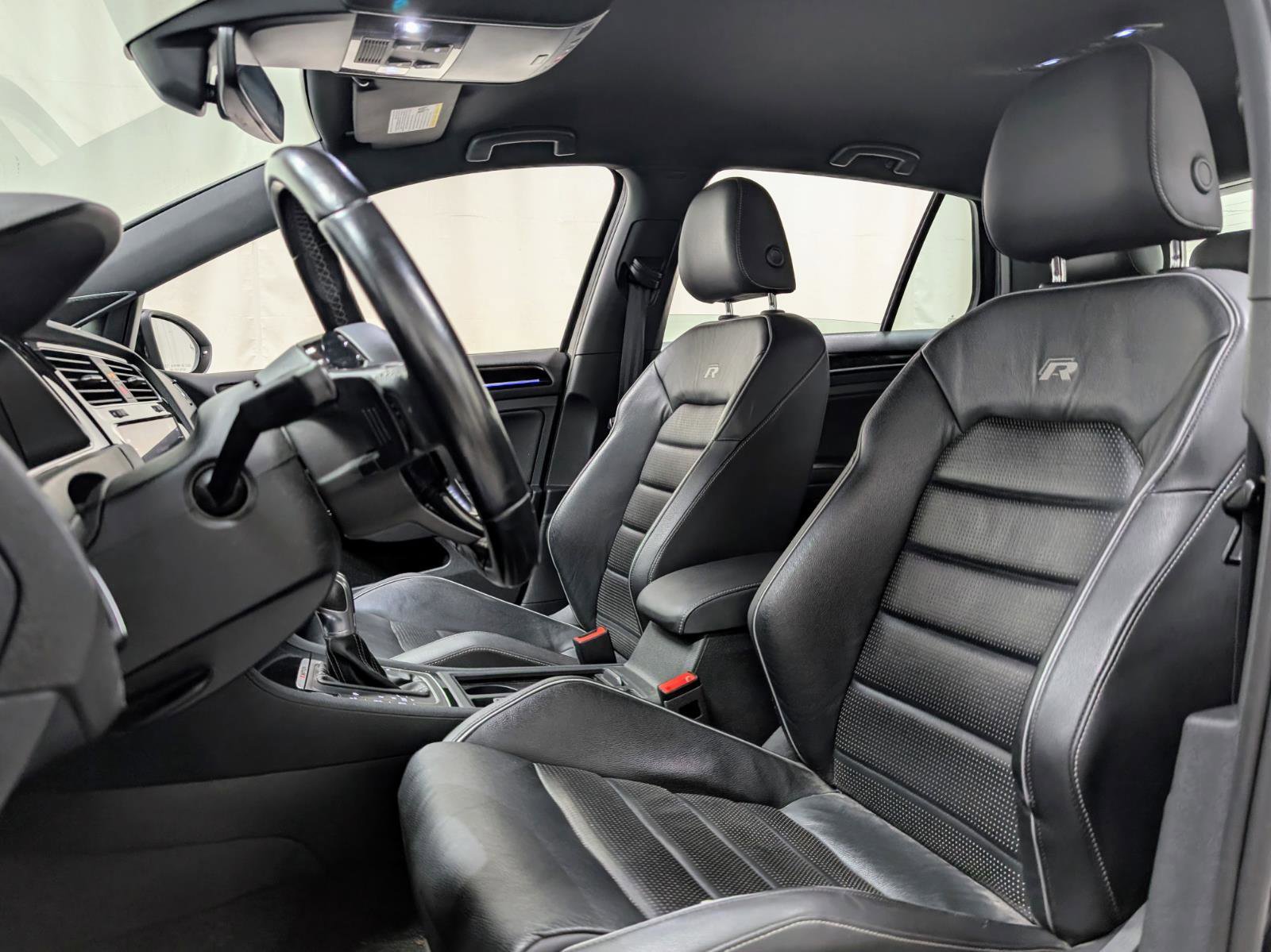 Used 2019 Volkswagen Golf 4-Door image 16