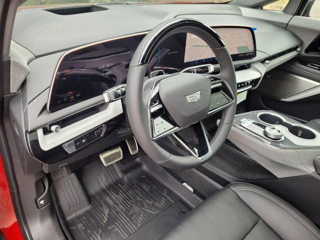 New 2026 Cadillac Optiq Luxury 2 image 22
