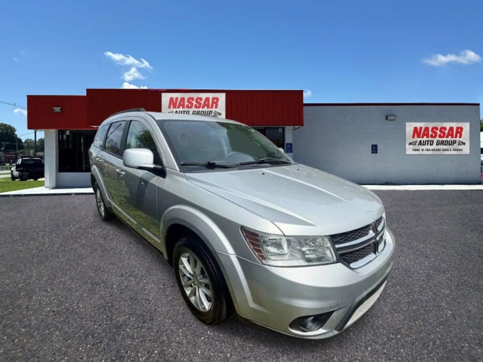 Used 2013 Dodge Journey SXT w/ Flexible Seating Group image 2