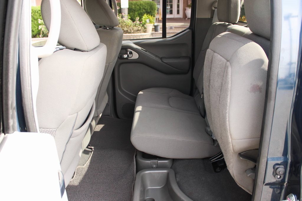 Used 2020 Nissan Frontier SV image 28