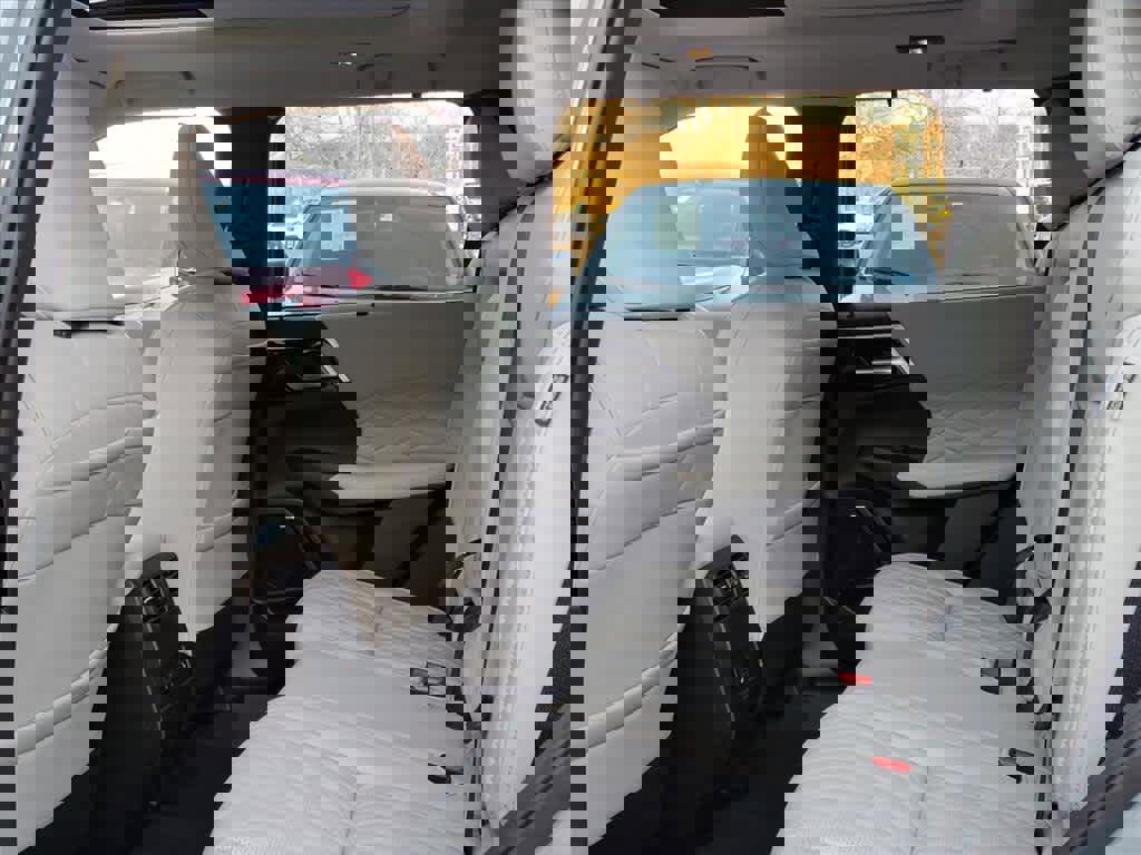 New 2026 Mitsubishi Outlander SEL image 13