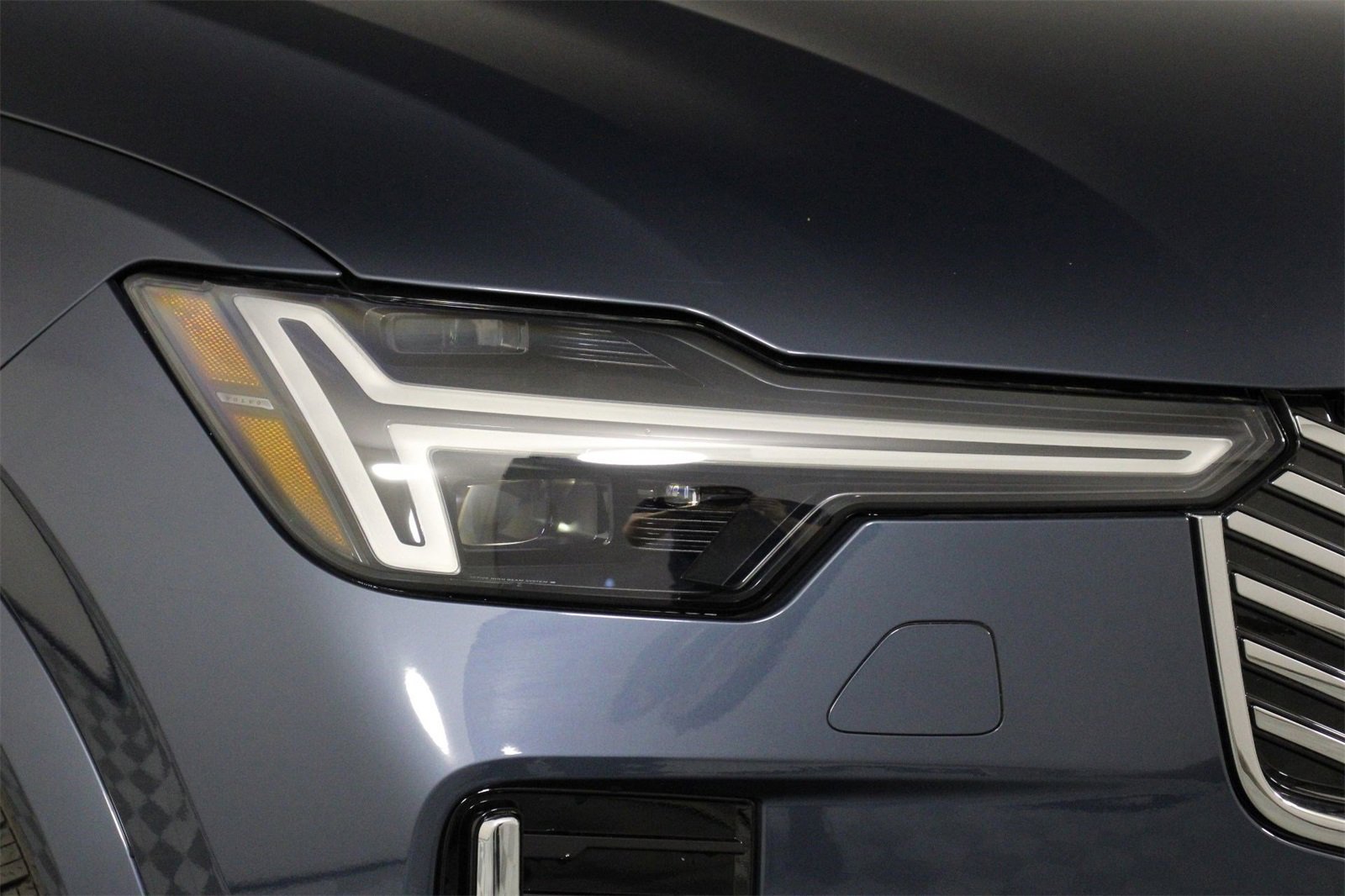 New 2026 Volvo XC90 B6 Plus image 14