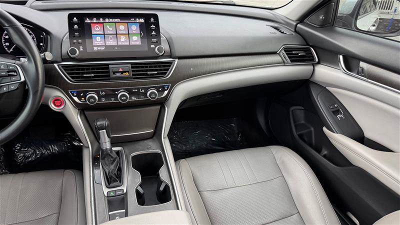 Used 2018 Honda Accord Touring image 19