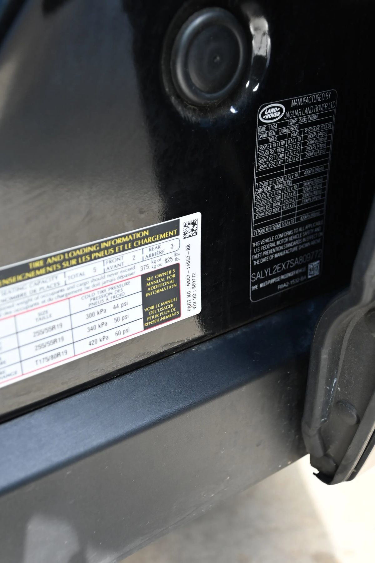 Used 2025 Land Rover Range Rover Velar Dynamic SE image 18