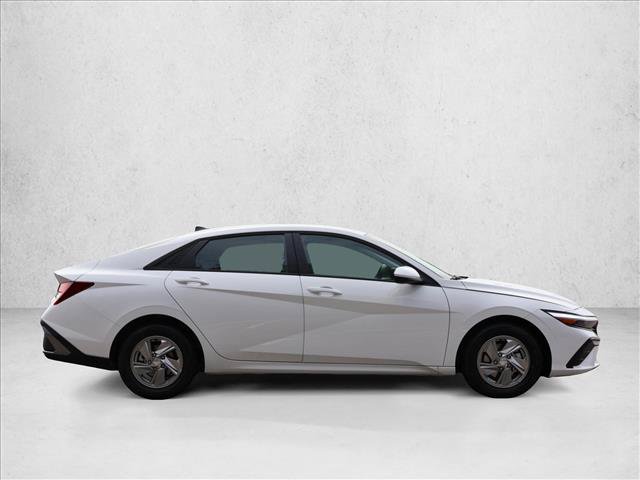 New 2026 Hyundai Elantra SE FWD image 4