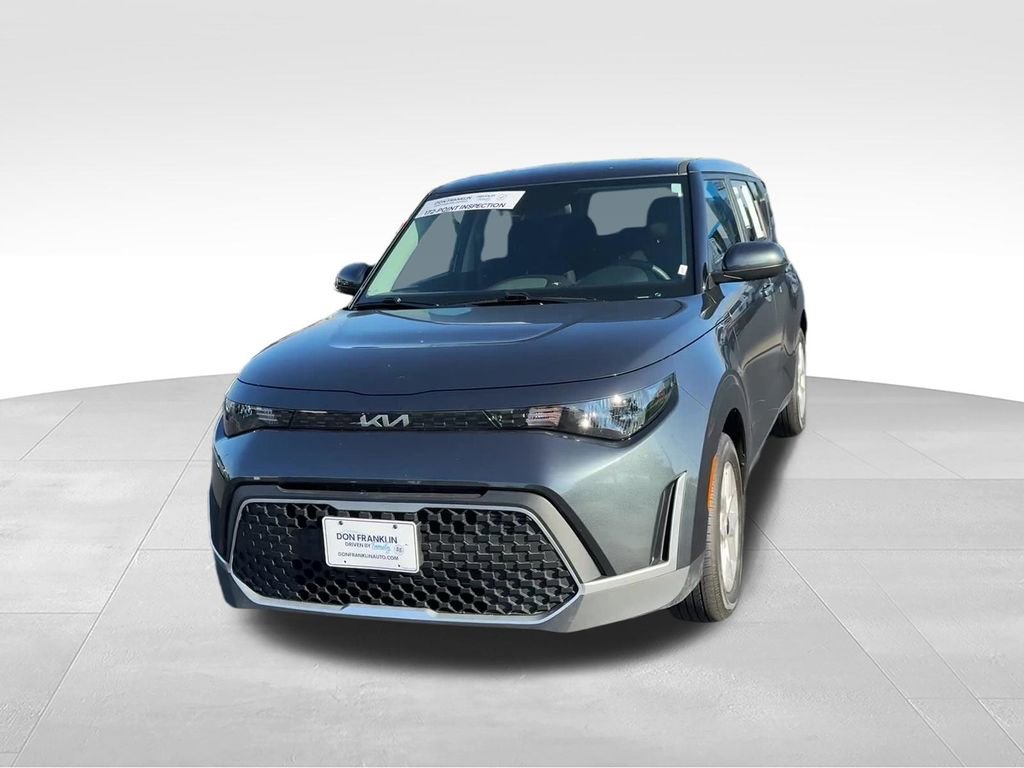 Used 2025 Kia Soul LX w/ LX Technology Package FWD image 2
