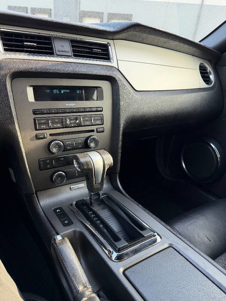 Used 2010 Ford Mustang Premium image 9