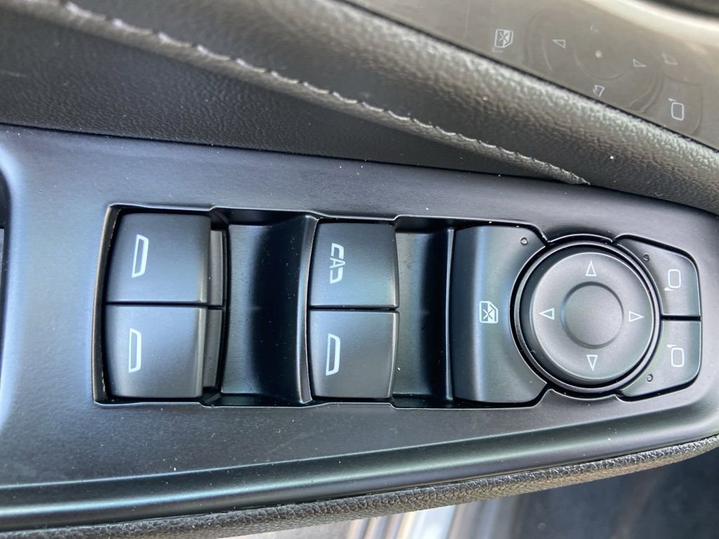 Used 2023 Chevrolet Traverse LT FWD image 15