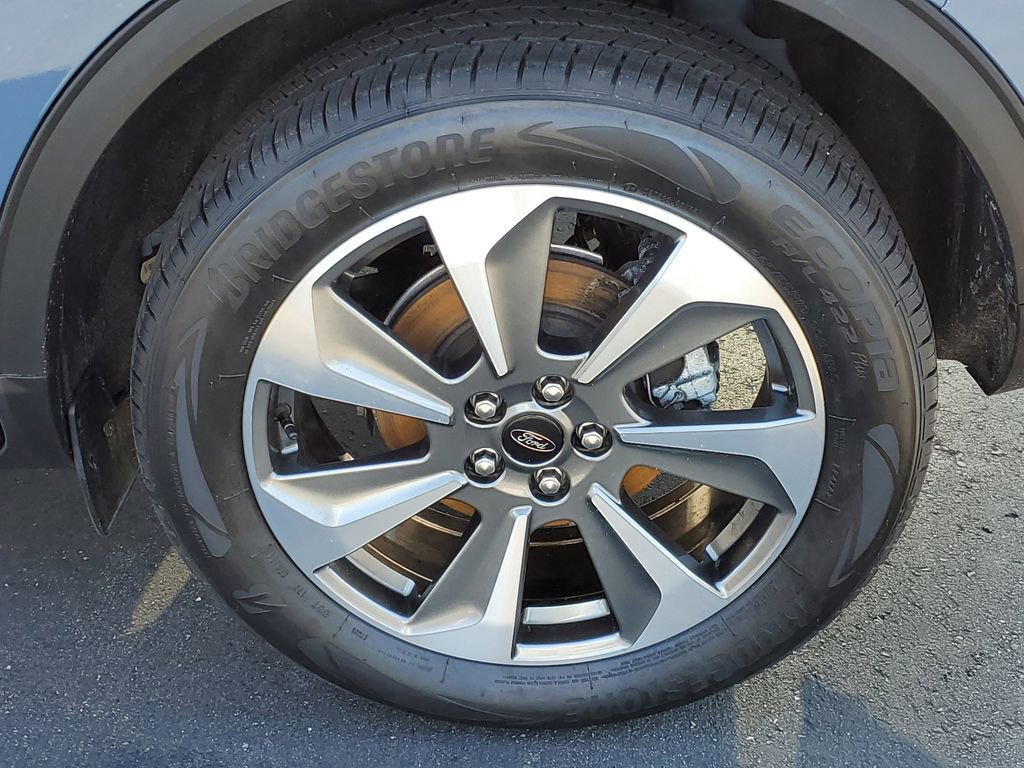 Certified 2025 Ford Escape Platinum image 37