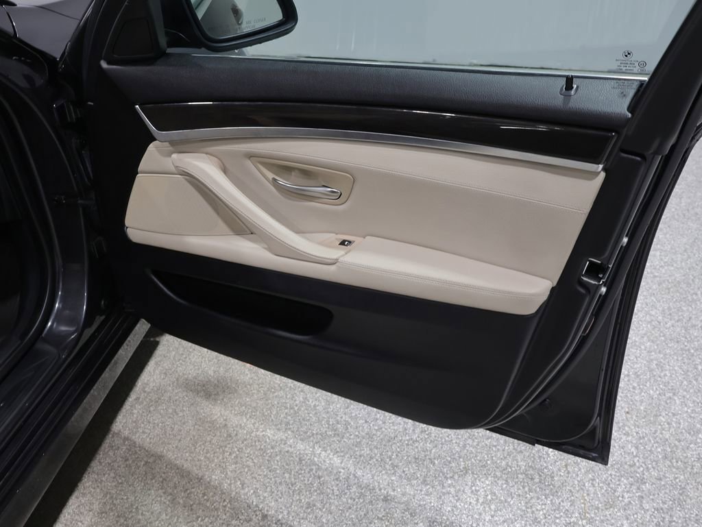 Used 2011 BMW 535i xDrive Sedan AWD/4WD image 24