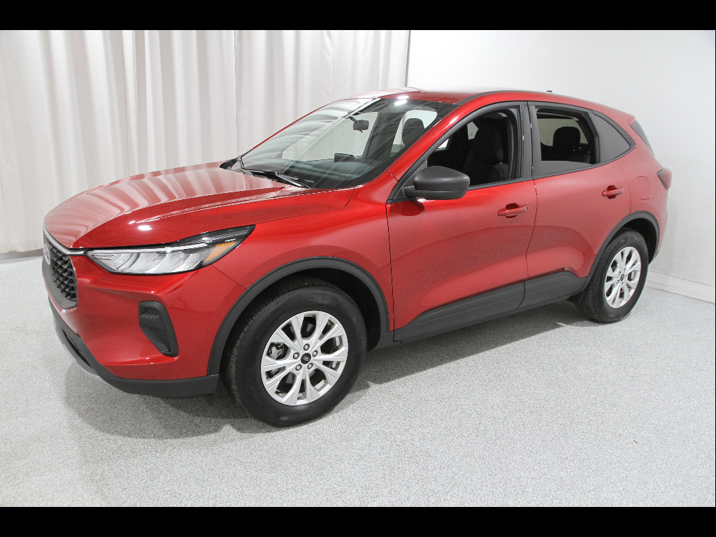 Used 2025 Ford Escape Active w/ Cold Weather Package AWD/4WD image 3