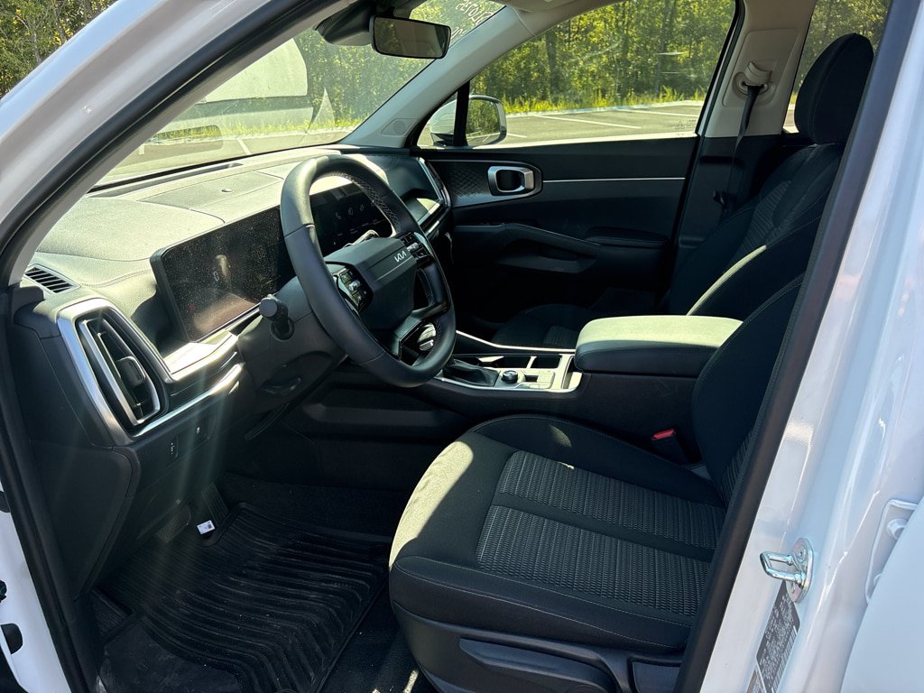Certified 2026 Kia Sorento LX FWD image 17