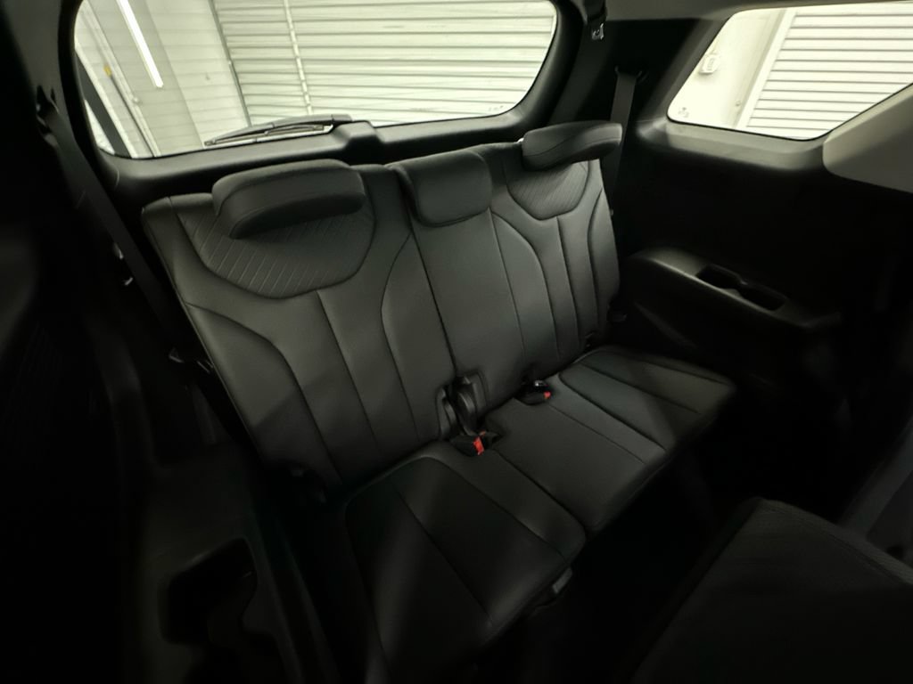Used 2025 Hyundai Palisade SEL FWD image 18