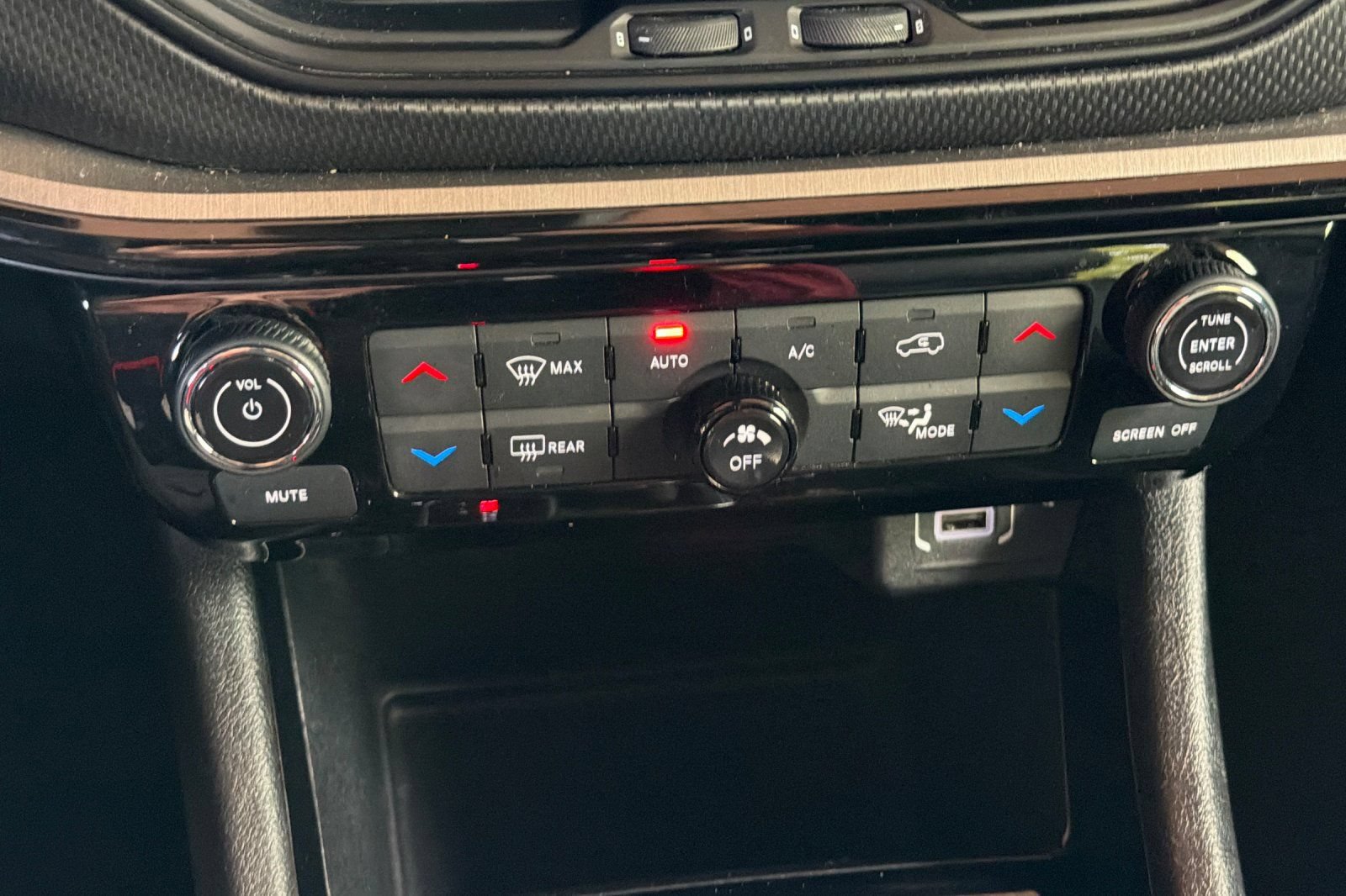 Used 2025 Jeep Compass Trailhawk AWD/4WD image 20