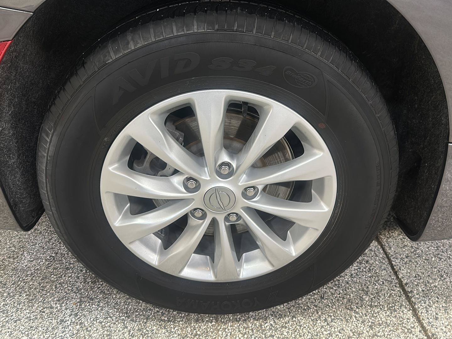 Used 2019 Chrysler Pacifica Touring Plus w/ Advanced Safetytec Group FWD image 10