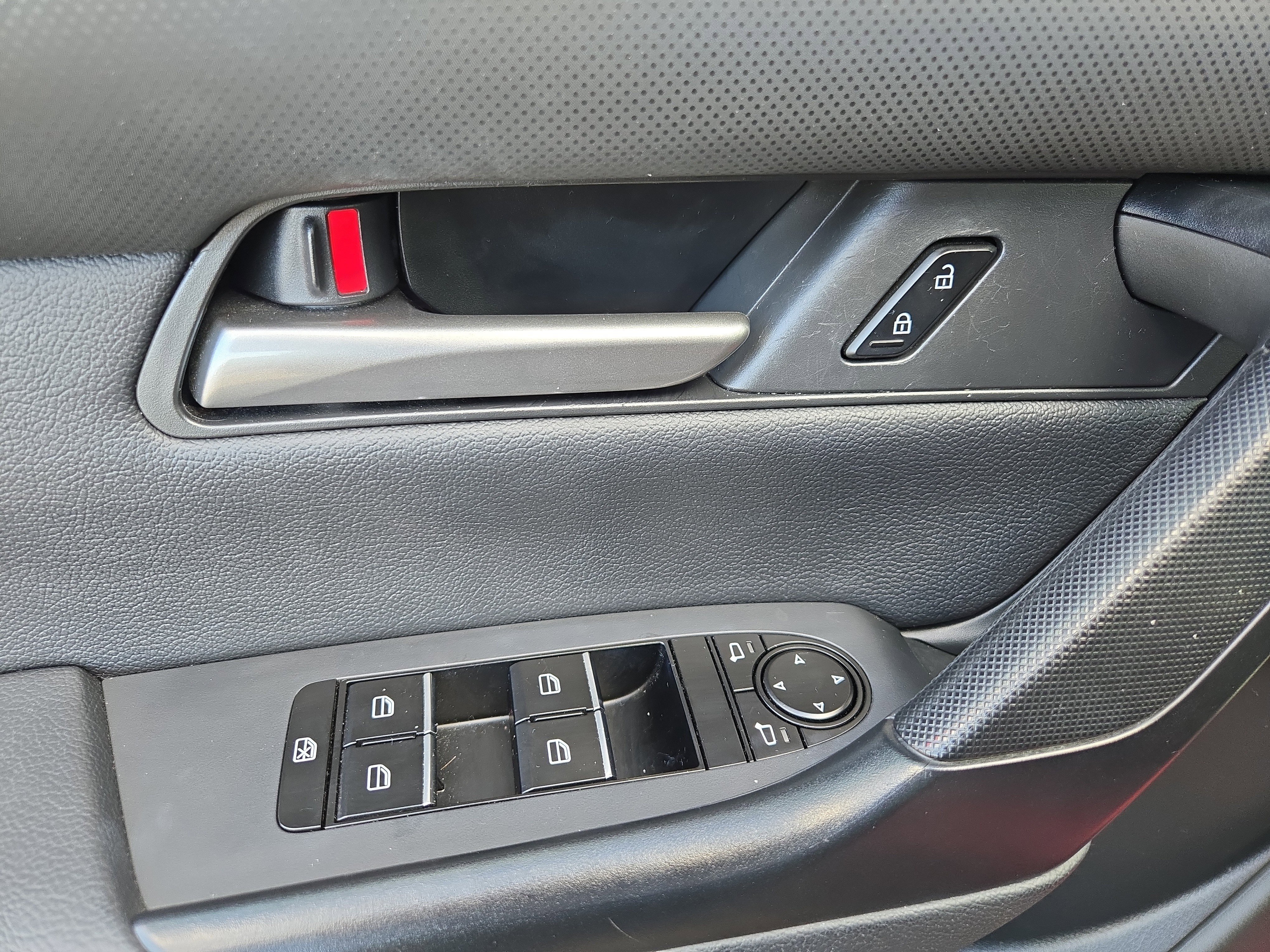 Used 2024 MAZDA CX-50 AWD 2.5 S w/ Preferred Package image 15