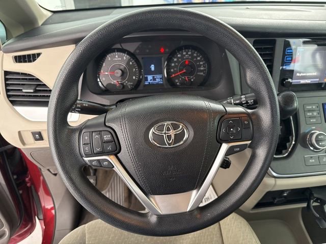 Used 2015 Toyota Sienna LE FWD image 24