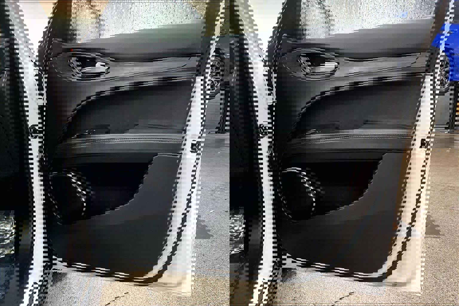 Used 2023 Alfa Romeo Stelvio Ti w/ Active Assist Plus Package image 22