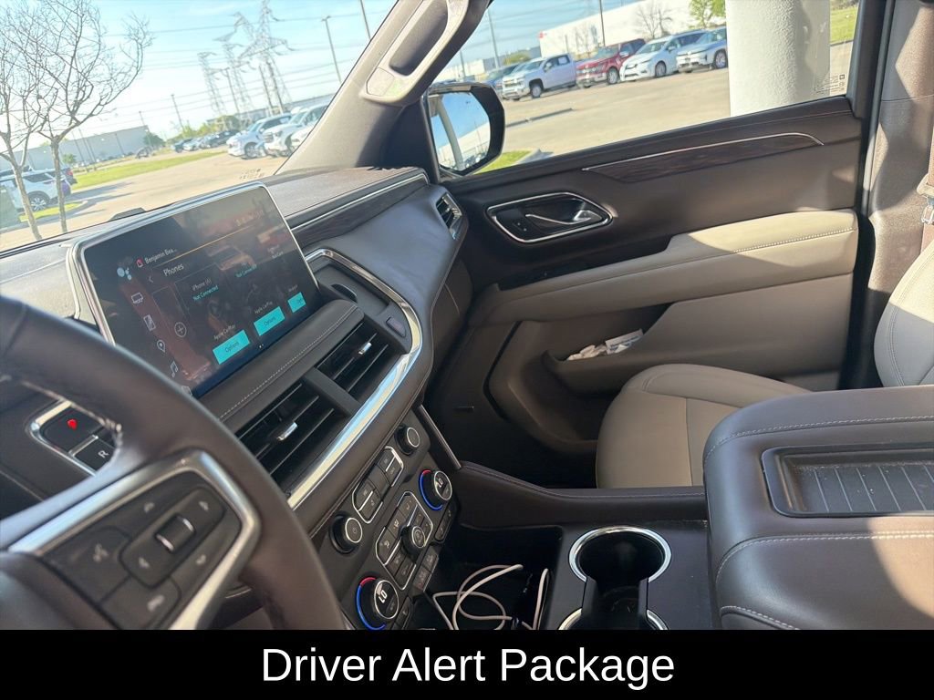 Used 2023 Chevrolet Suburban LT w/ Luxury Package image 3