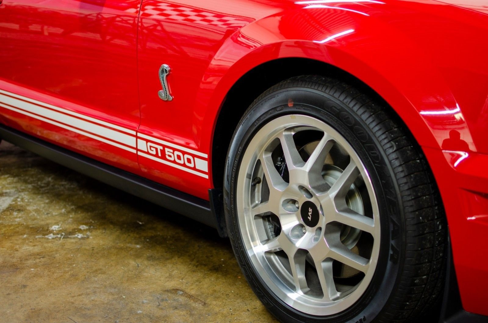 Used 2007 Ford Mustang Shelby GT500 RWD image 4