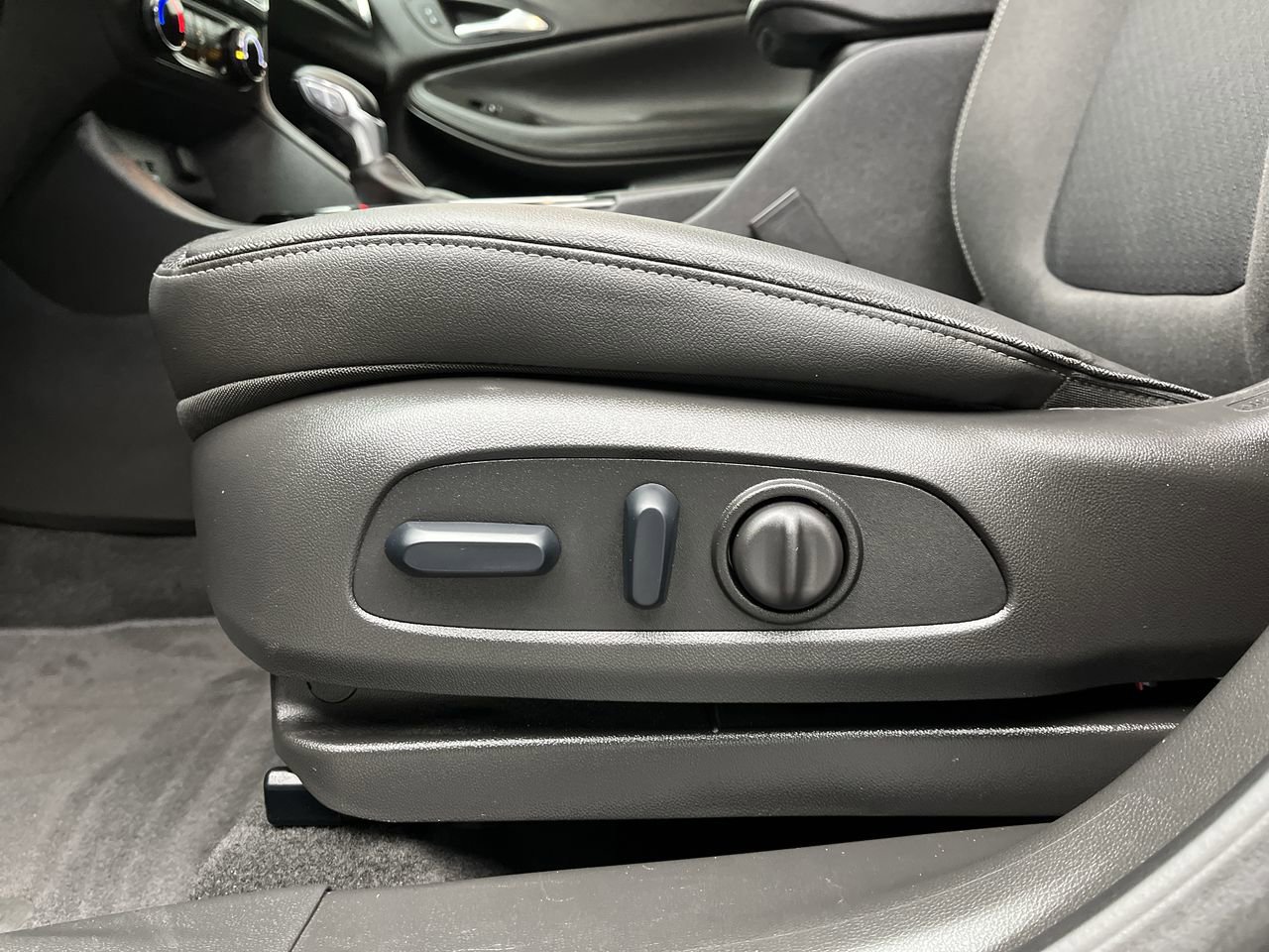 Certified 2024 Buick Encore GX Preferred w/ Comfort Package AWD/4WD image 10