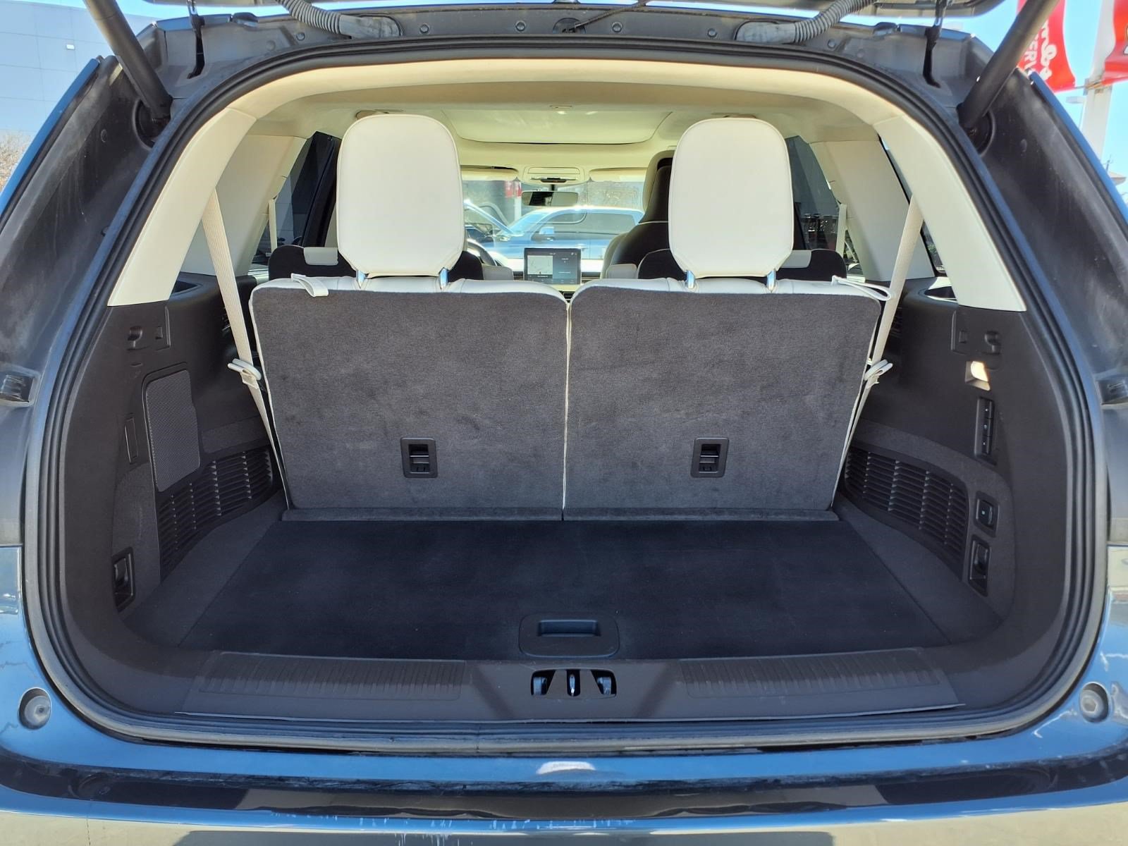 Used 2023 Lincoln Aviator Black Label w/ Class IV Trailer Tow Package AWD/4WD image 11