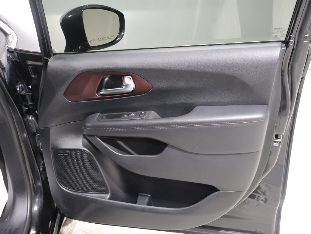 Used 2020 Chrysler Pacifica Limited FWD image 23