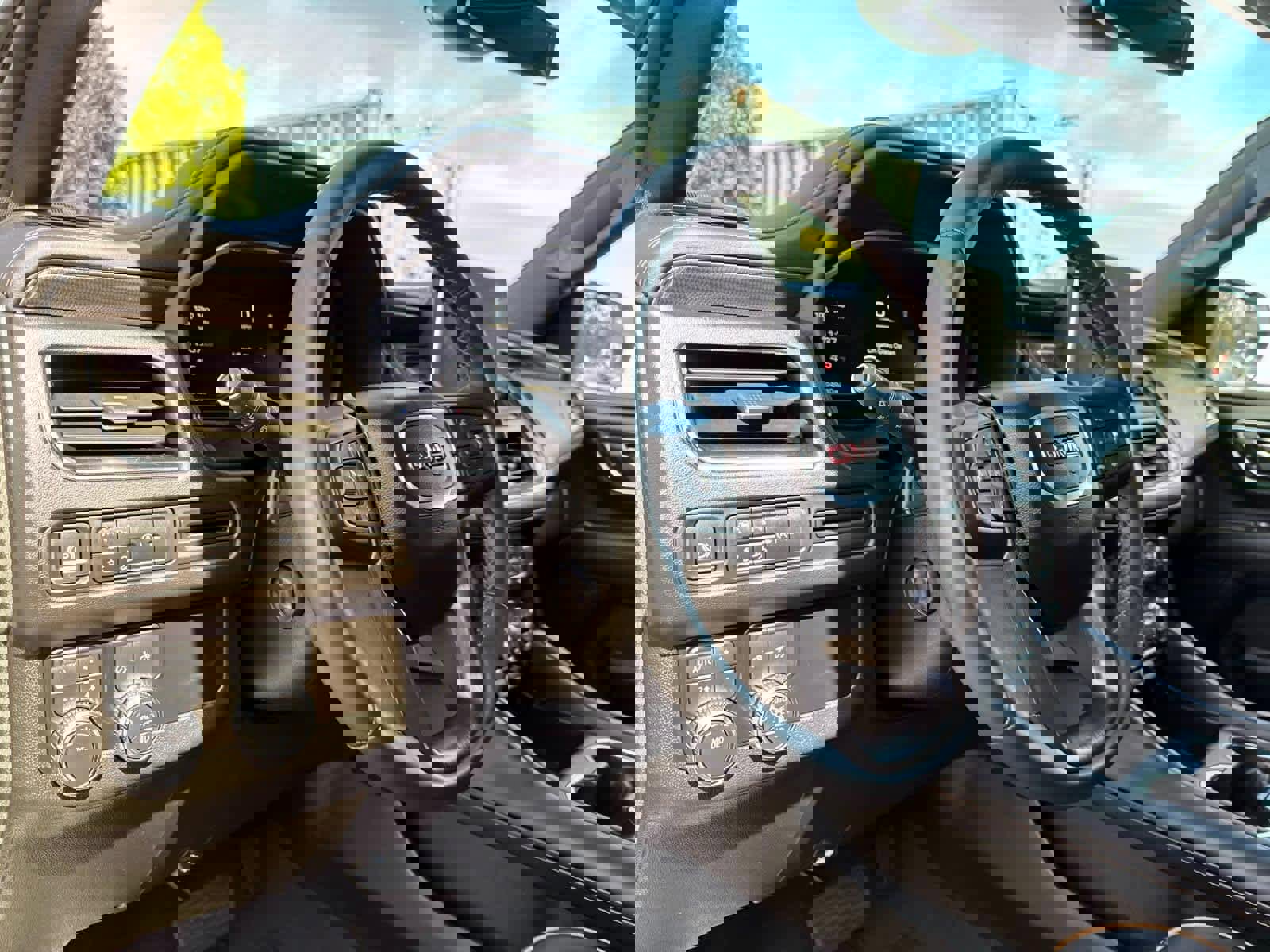 Used 2024 GMC Yukon AT4 image 19