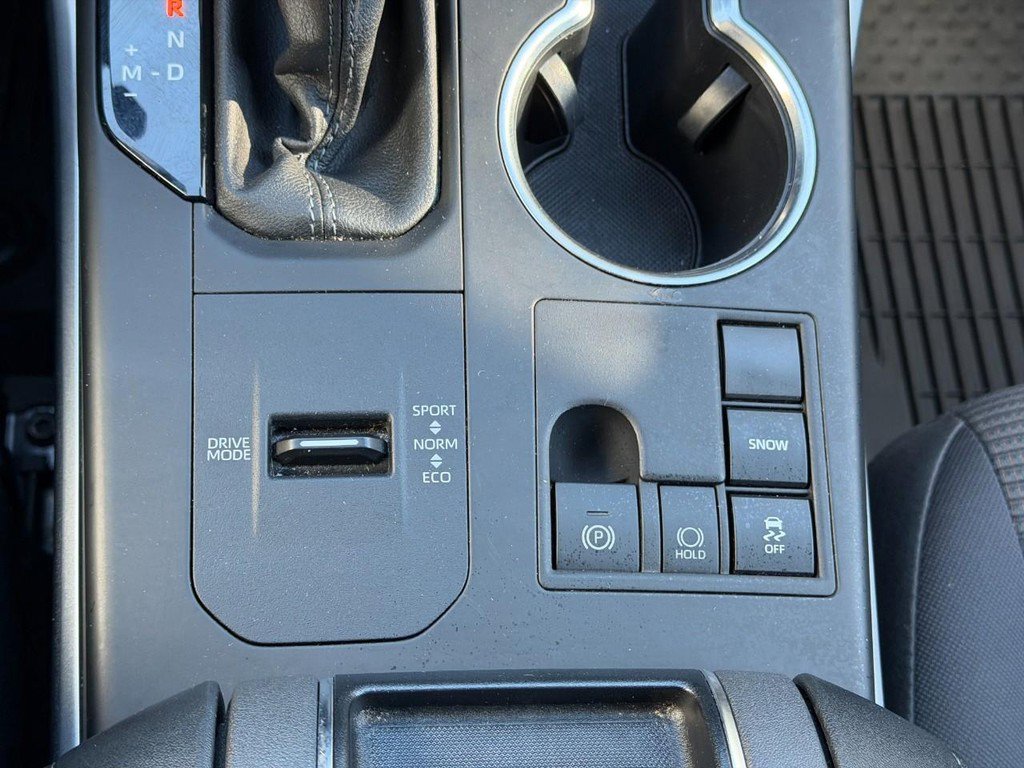 Used 2023 Toyota Highlander LE image 25
