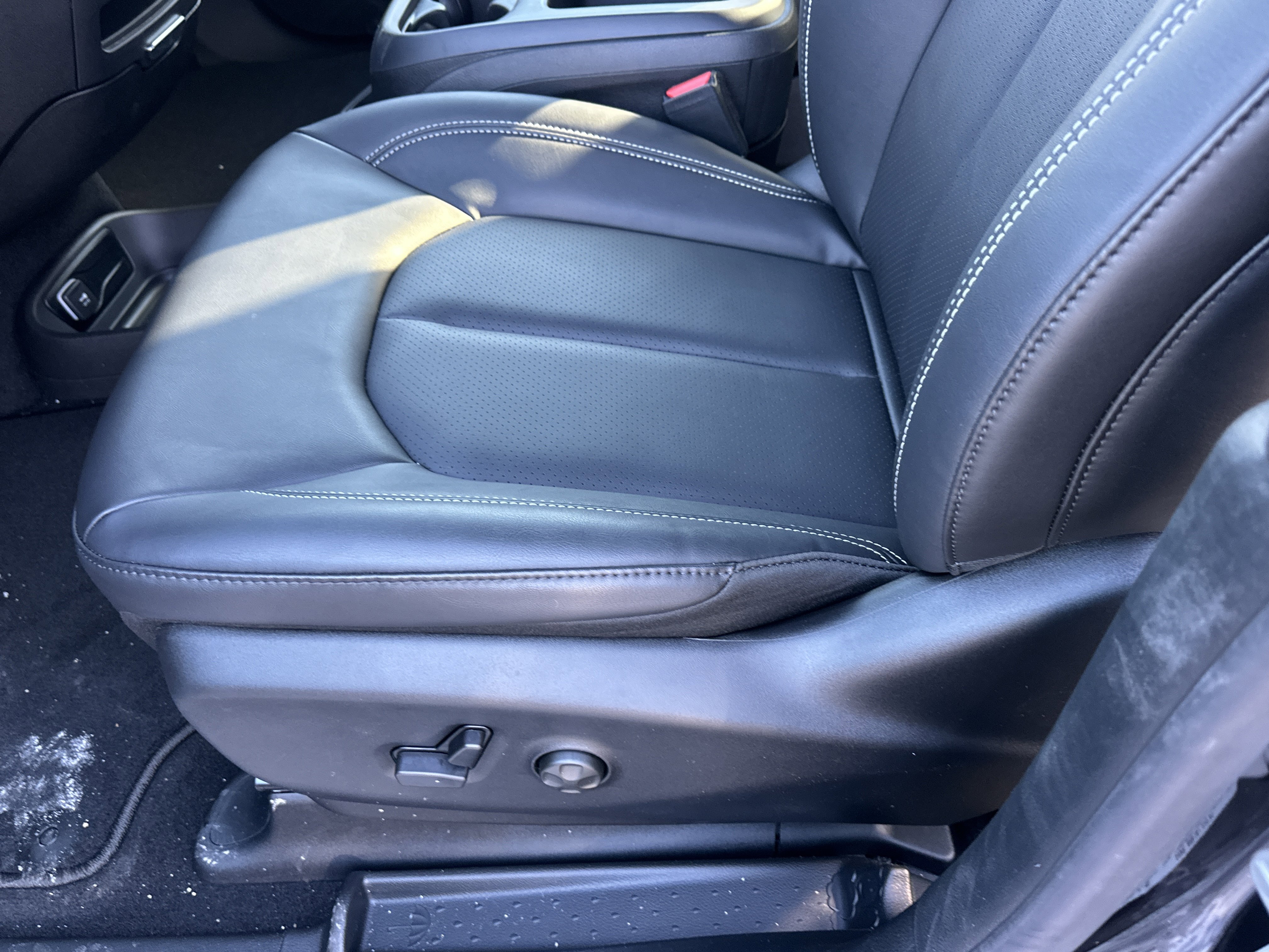 New 2026 Chrysler Pacifica Select w/ S Appearance Package FWD image 27