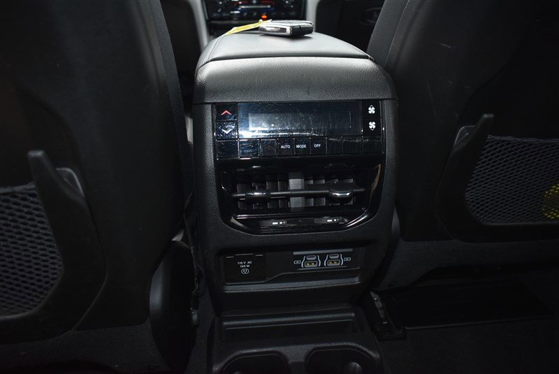 Used 2023 Jeep Grand Cherokee L Laredo AWD/4WD image 25