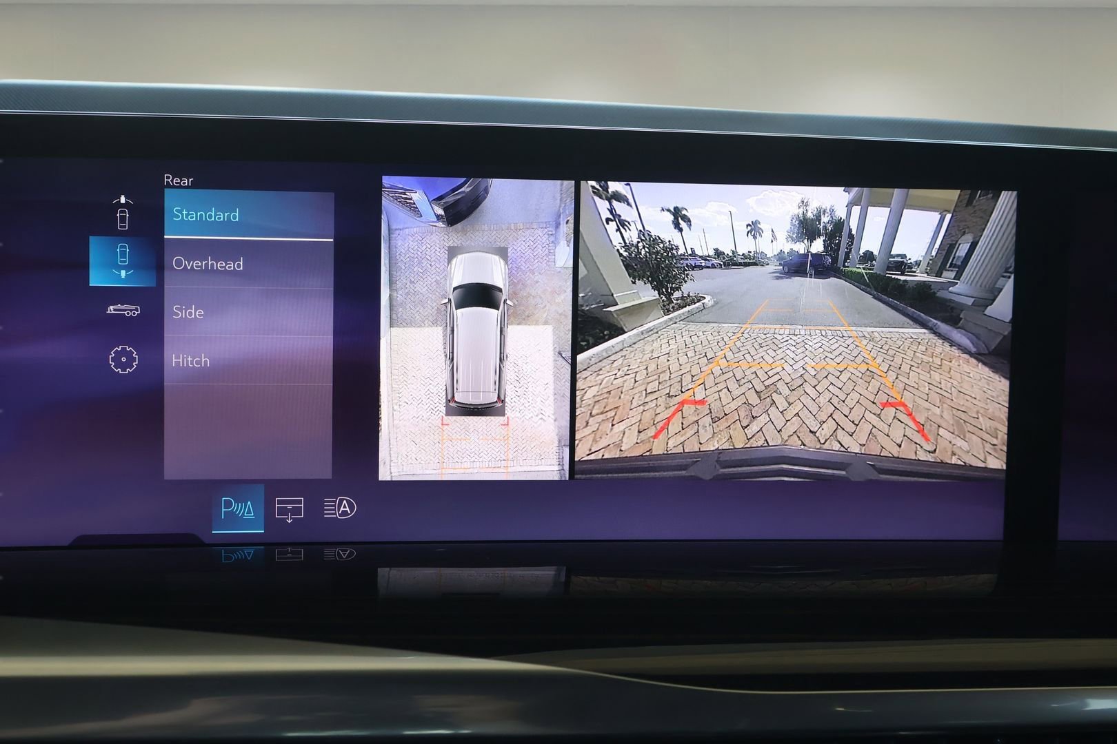 Certified 2025 Cadillac Escalade Premium Luxury AWD/4WD image 24