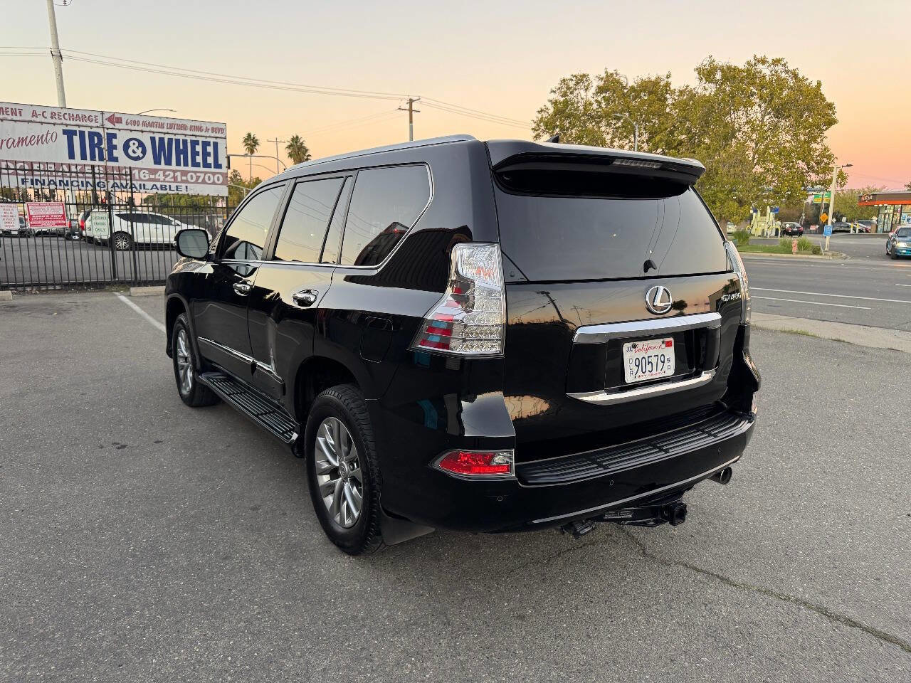Used 2016 Lexus GX 460 Luxury image 3